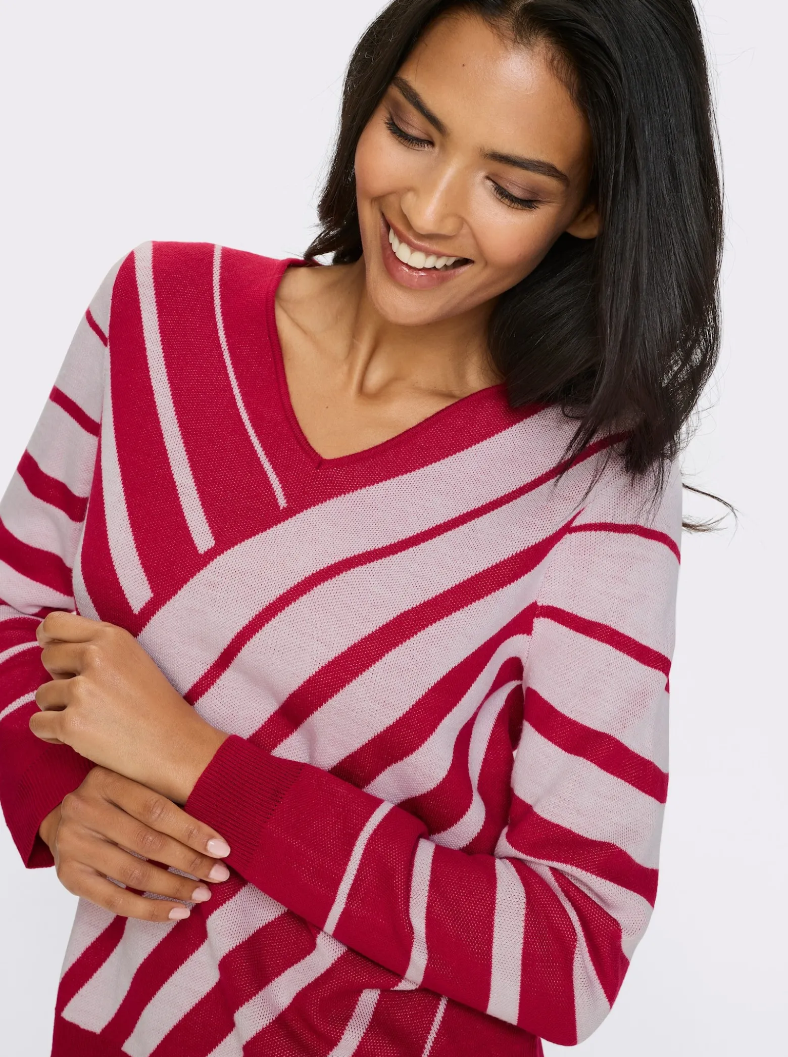 V-Ausschnitt-Pullover mit Streifen-Muster