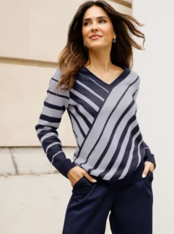 V-Ausschnitt-Pullover mit Streifen-Muster
