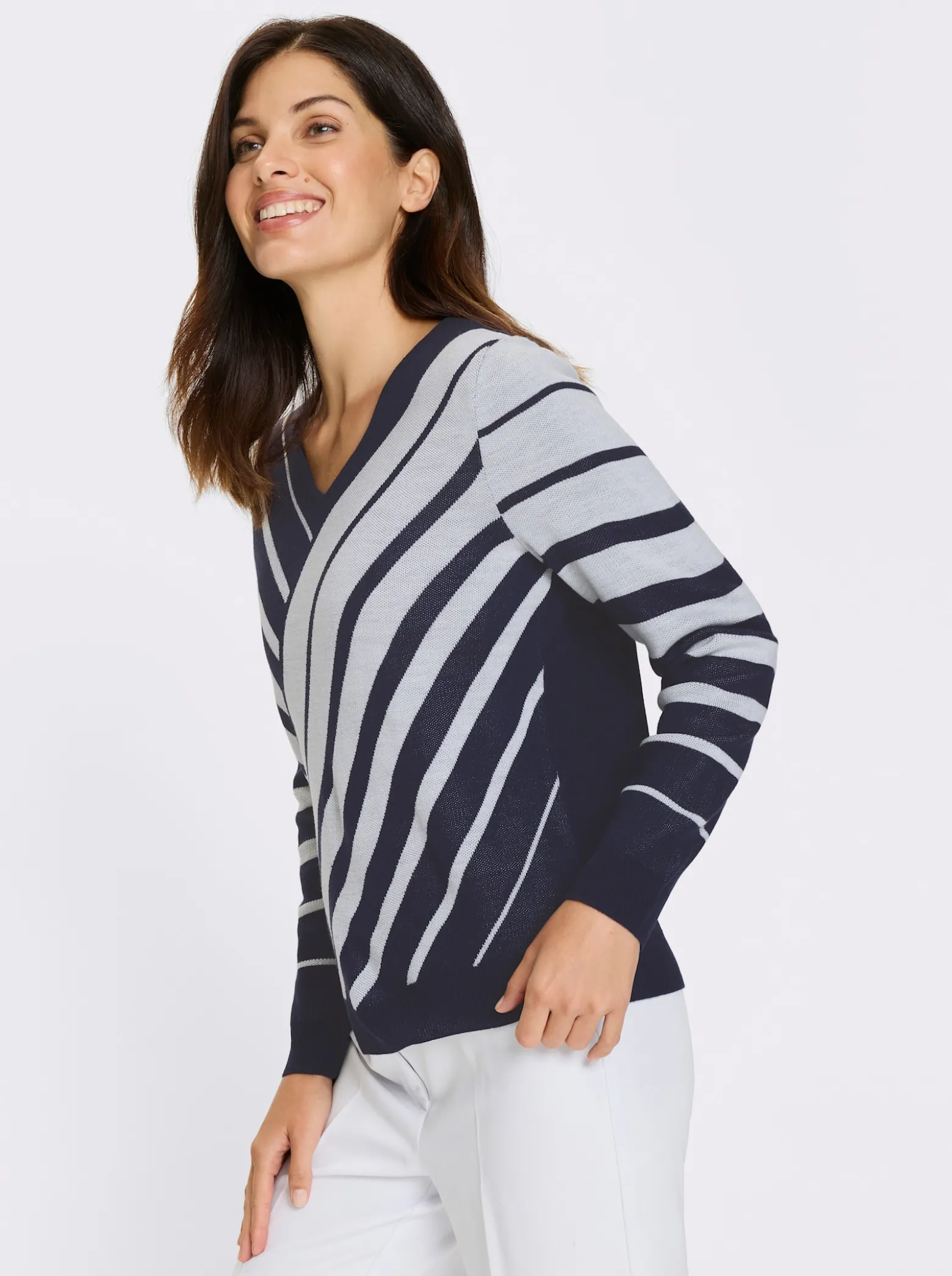 V-Ausschnitt-Pullover mit Streifen-Muster