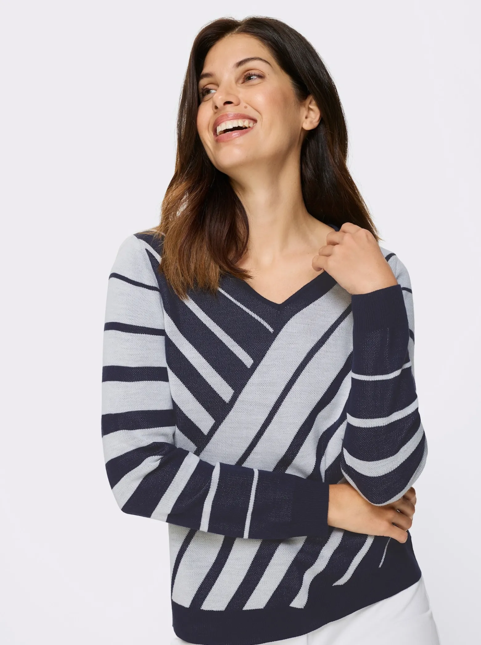 V-Ausschnitt-Pullover mit Streifen-Muster