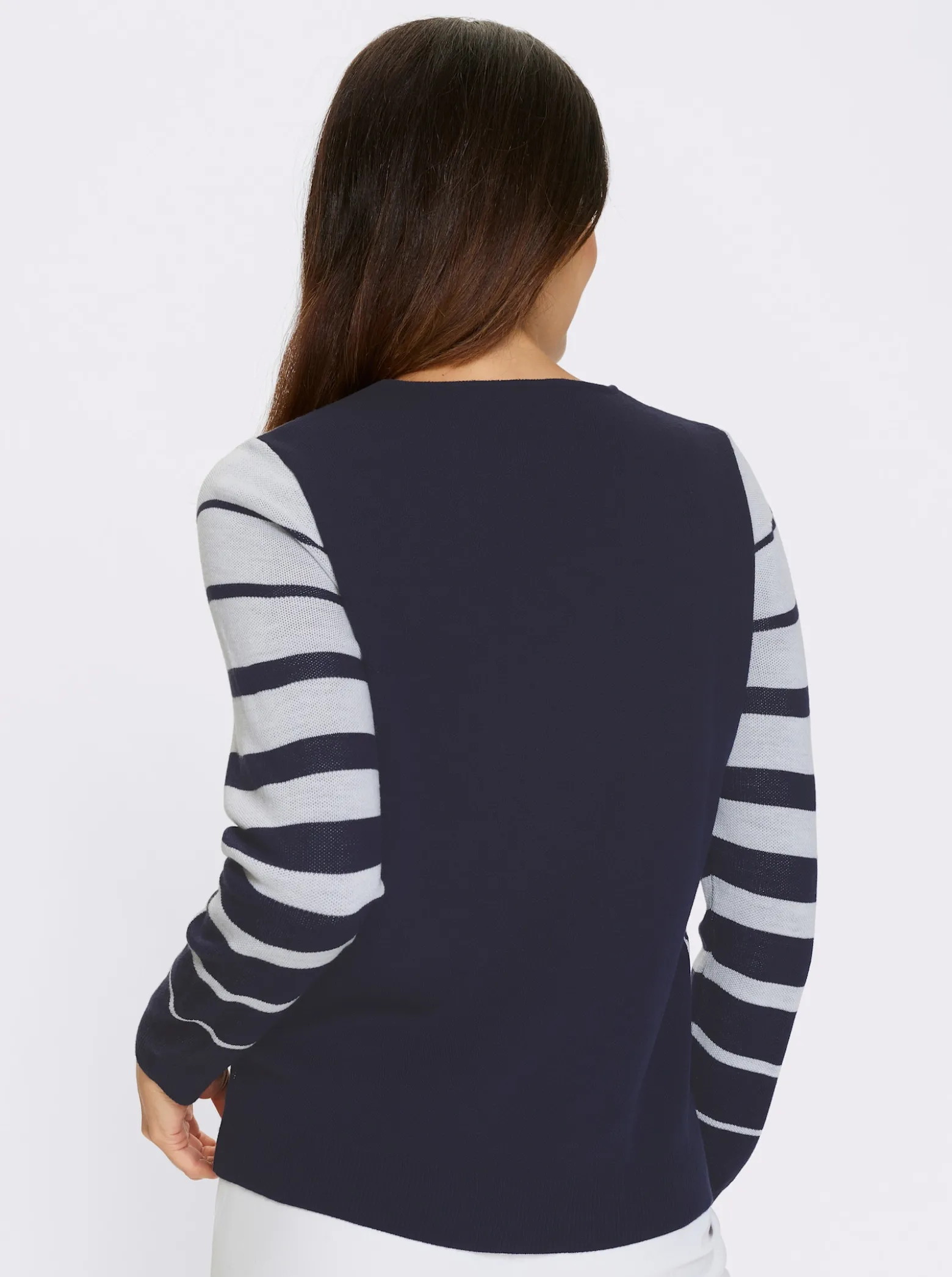 V-Ausschnitt-Pullover mit Streifen-Muster