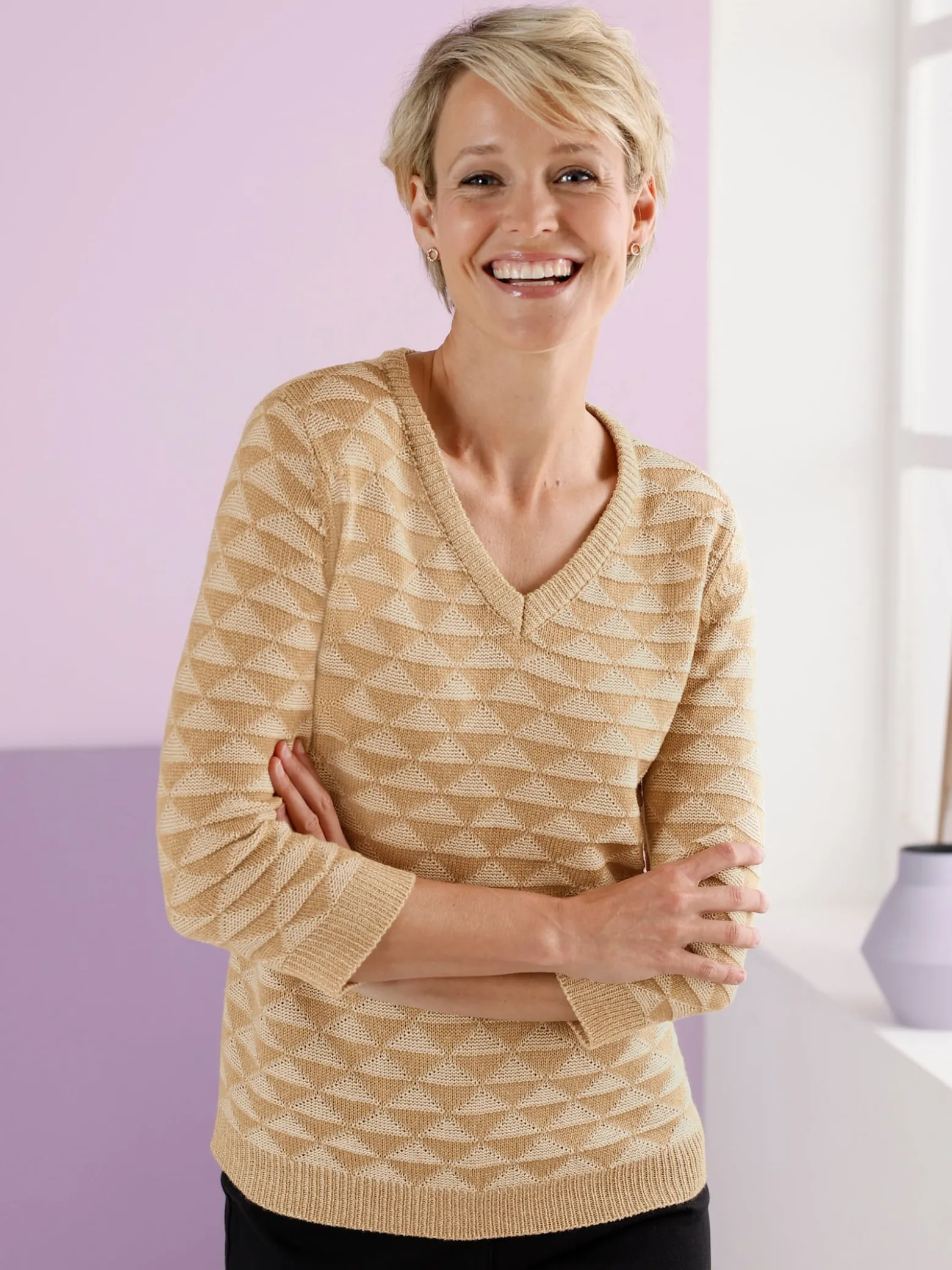 V-Ausschnitt-Pullover mit Strickmuster