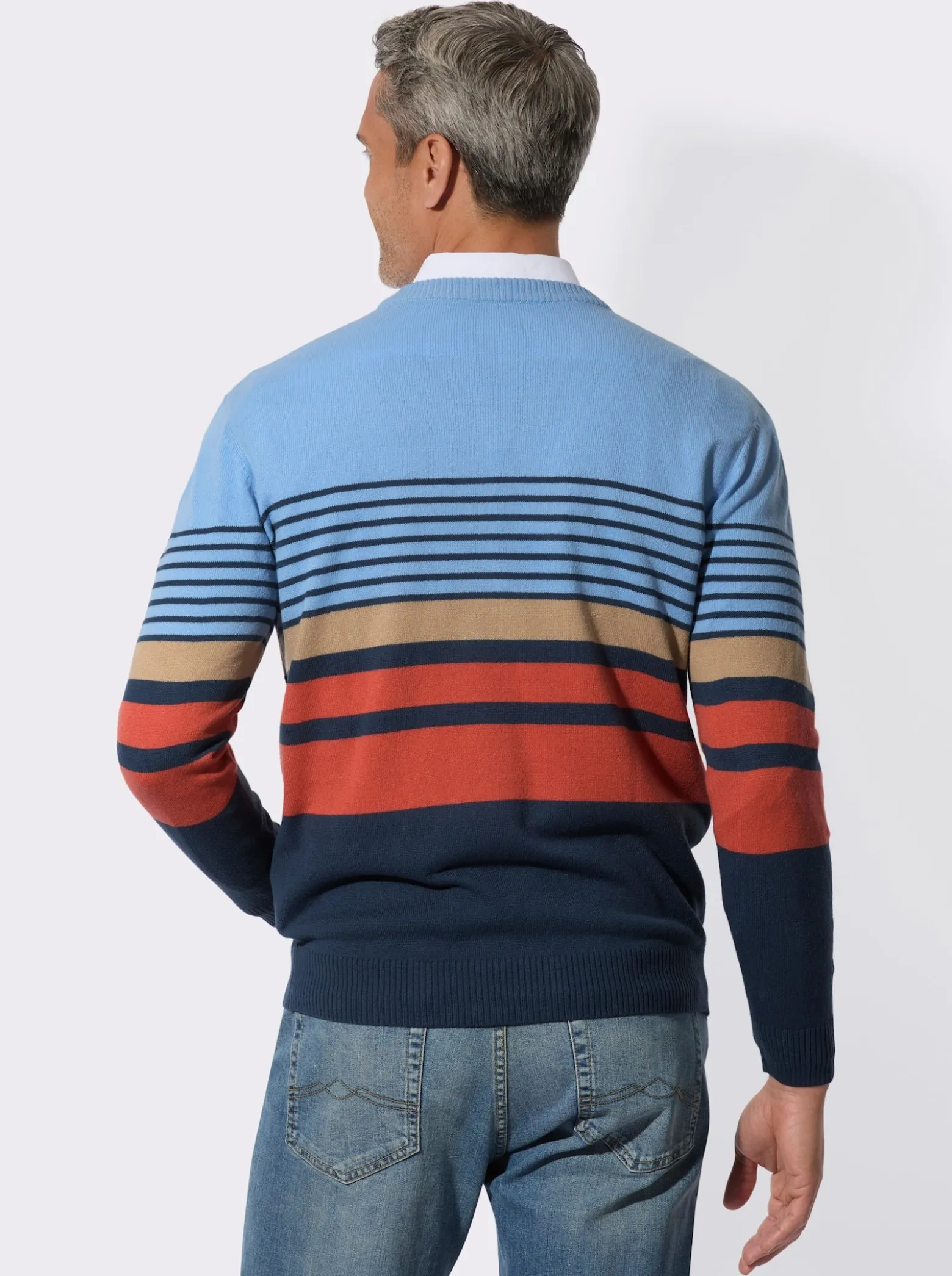 V-Ausschnitt-Pullover mit Streifen-Muster
