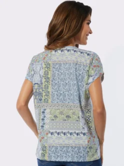 V-Shirt in Patch-Optik
