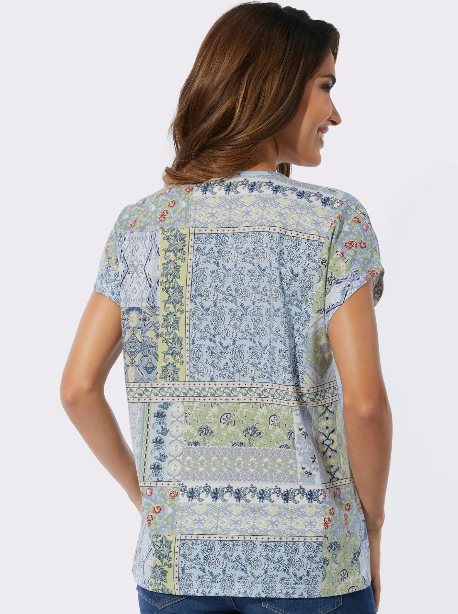 V-Shirt in Patch-Optik