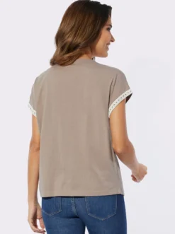 V-Shirt mit Häkelborte
