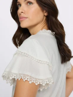 V-Shirt mit Spitzen-Details