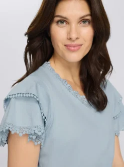 V-Shirt mit Spitzen-Details