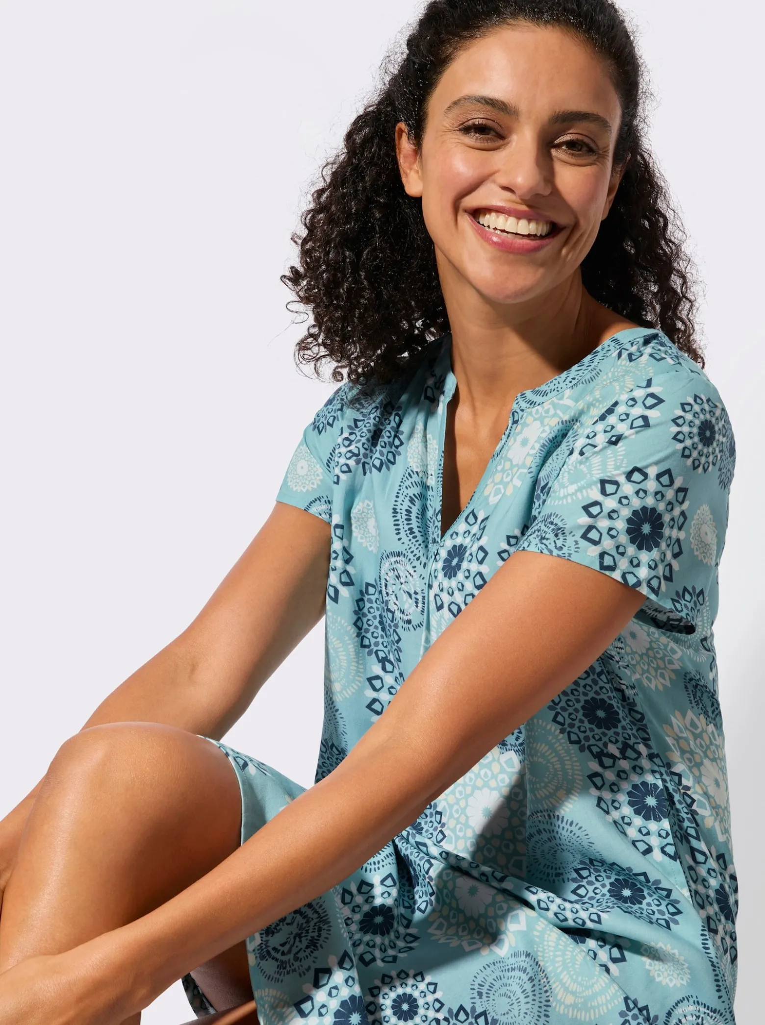 Webkleid in ornamentalem Dessin