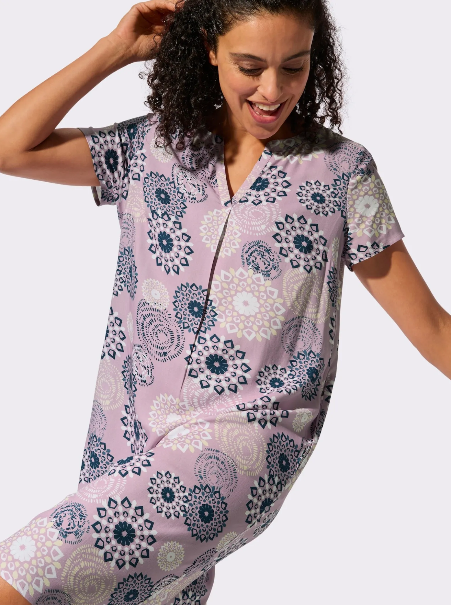 Webkleid in ornamentalem Dessin