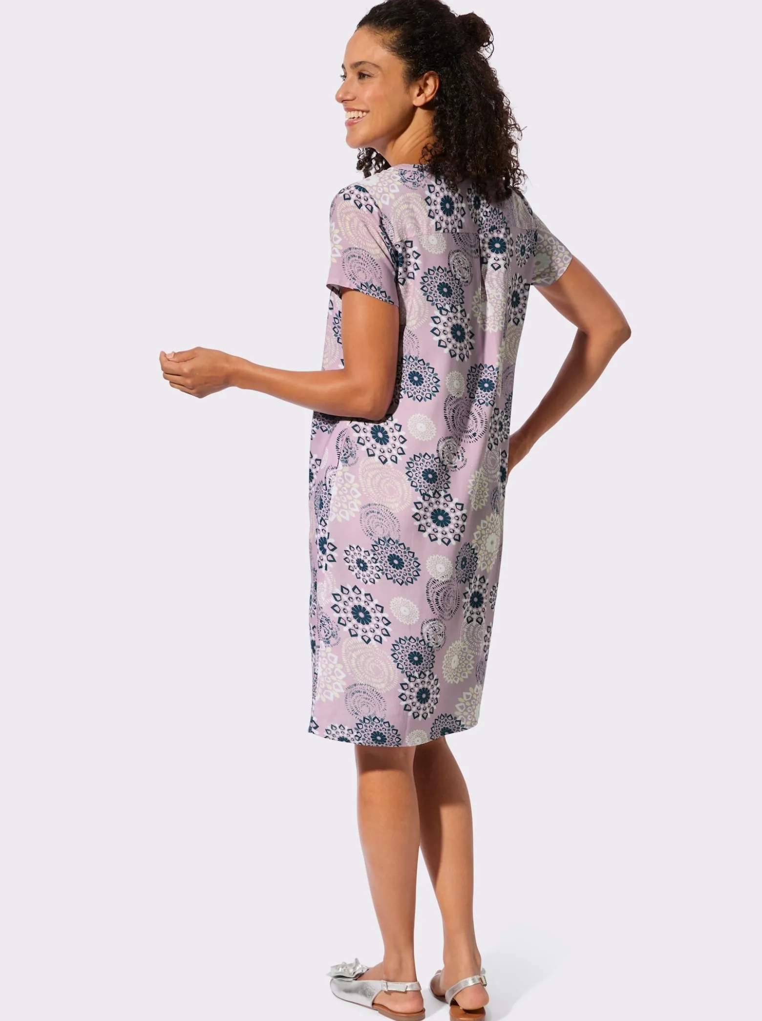 Webkleid in ornamentalem Dessin
